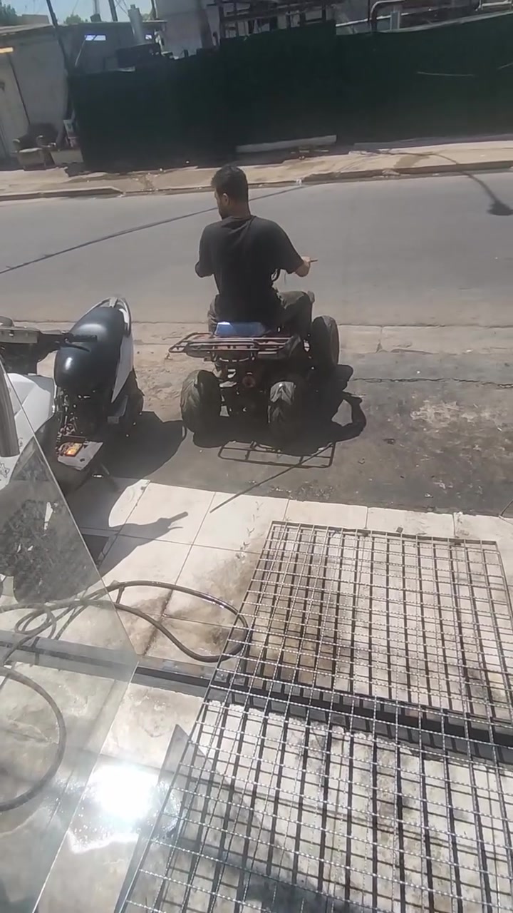 للبيع رباعيه فولل نضافه عيبه كشن محوري  السعر 400 
رقم تلفوني /***********
عنواني / بغداد . السيديه
