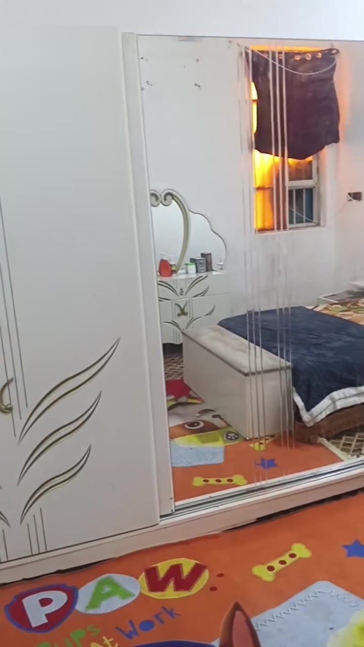 السلام عليكم غرفه ايطالي للبيع نضيفه كلش هيه ودوشك السعر 650وبيها مجال مكان ناصريه ***********
