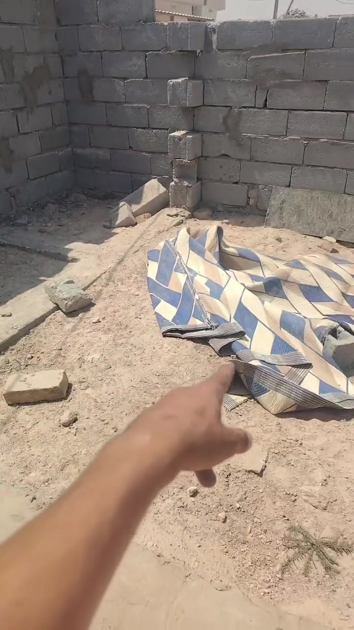 سلام عليكم عرصع ٩٥ متر للبيع عنوان علوه الفحل عقد محكمه  وره صيدليه هند ادور شارع تبليط  اساس صب  تجعيب طابوك بناء بلوك عرض ٥متر و٨٠  شبابيك وبيبان كاملات منهوله محفوره ومبنيه سعر ١٥ وبيهه مجال  رقم ***********
