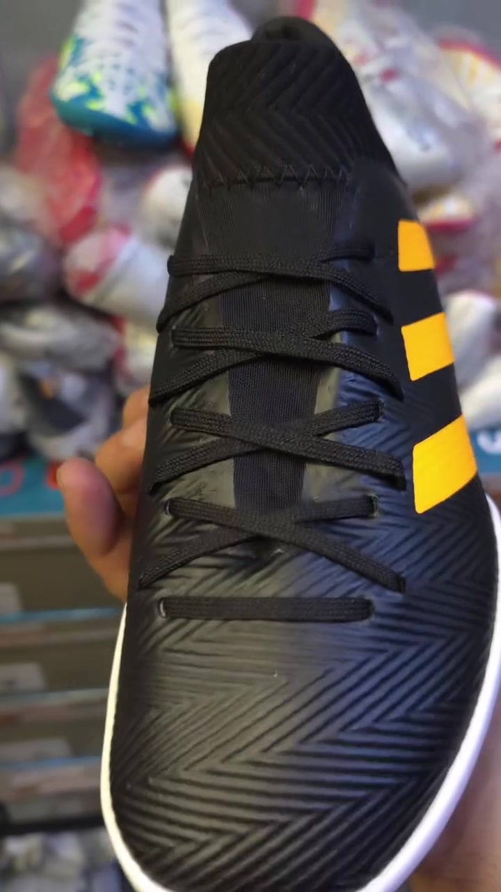 🚨دعم للشباب والرياضه.🔥 خصم 🔥على سعر،حذاء اللعب مسي  الدرجه الاولى سيكون سعره 20 الف  فقط 👟⚽
هذا العرض مستمر لمدة اسبوع من تاريخ اليوم ٢٠٢٦/٩/٢٤
الكميه مفتوحه... العنوان الحسينيه السوق الكبير محل 
محمد الميرنكي  موبايل/*********** علي كوميز
