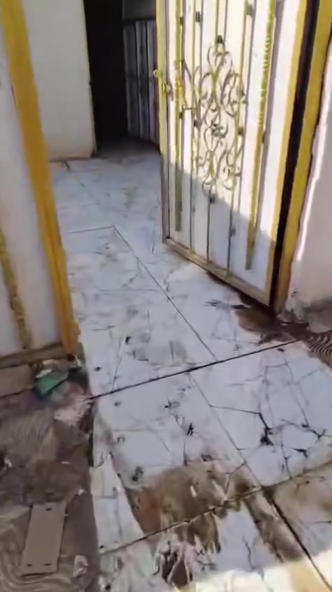 دار للبيع تجاوز ابو رمانه مقابيل عمارات لملح   110متر يحتوي على ستقبال وغرفه وصاله ومطبخ وصحيات لبيت عكاده مامعوض  سعر 10 وبي مجال بسيط لاستفسار ***********
