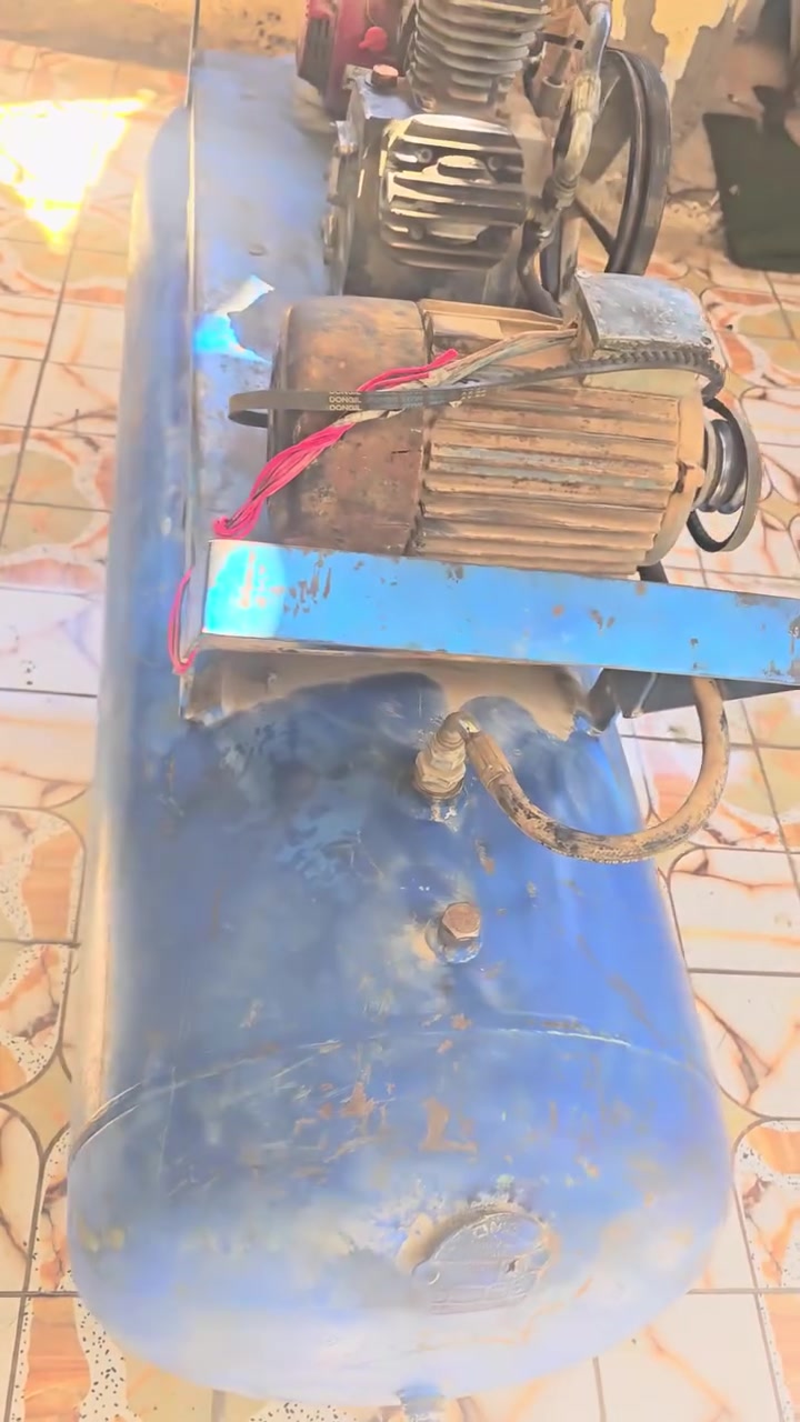 كنبريسر للبيع حجم ٥٥٠ عل فحص ثقيل ثقيل جدا  صناعه إيطالي  كهرباء اثريفيز وبانزين ضغط عالي الشراي يجي خاص او ينتصل عله الرقم ***********العنوان حله السعر انتصل وتدلل
