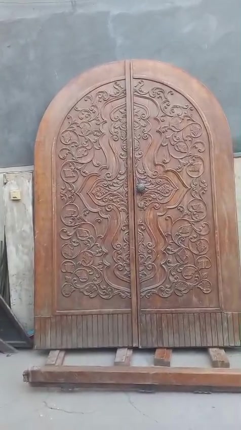 السلام عليكم 
باب صاج للبيع كما هو موضح بالفيديو السعر ٦٠٠ ألف مكان بغداد ***********
