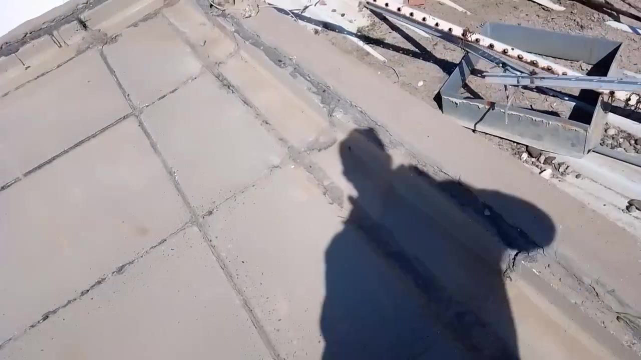 الشتاء على الأبواب عالج سطح بيتك.. كل طرق المعالجة نشتغلها..
1قلع الماستك القديم واضافه. جديد مساتك بغداد الاصلي.. 
..2 كوي الايزوكام فوق الاشتايكر او السطح العادي او السيارميك والماشي والسدويج بندل. 

3معالجة الرطوبه  .. بمعجون مطاطي للتشققات وابااصباغ اصليه المانيه 🇩🇪 وتركية 🇹🇷 تعزل الرطوبه وبضمان.. 

.. تطبيق الاشتايكر بكافة تفاصيله.. 
لتواصل.. 
هاتف ***********6
