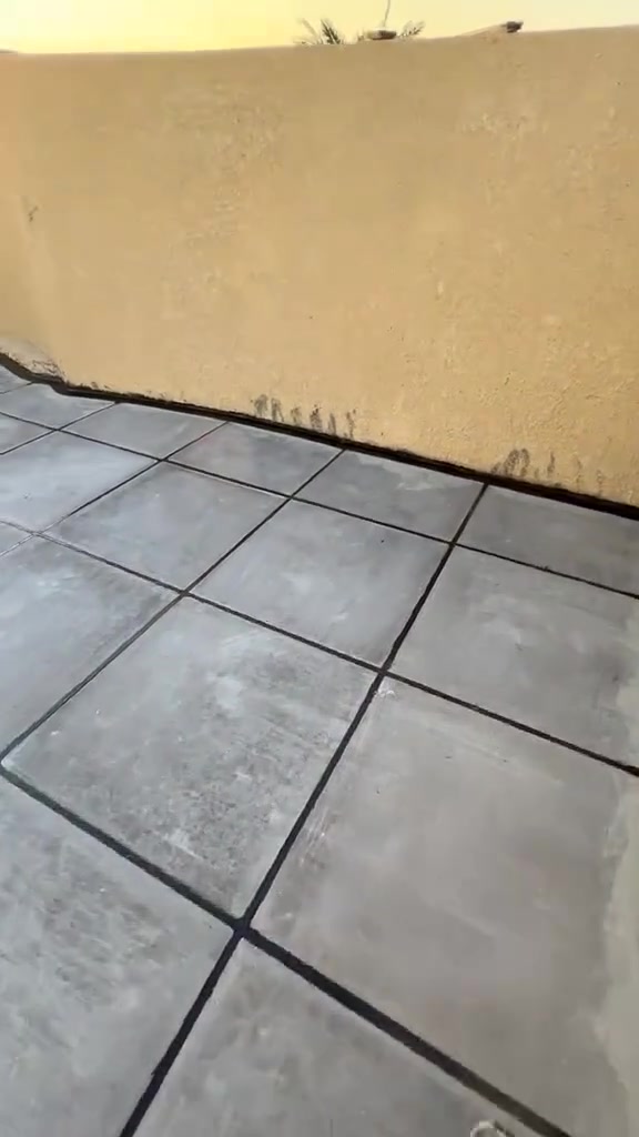 🛑يا الله بسم الله 
..لعمل كافة السطوح نتعامل مع المجمعات السكنيه ودوائر الدوله و الشركات الاهلية و الحكومية و البيوت .
🛑مواصفات العمل؟ (شتايكر...زفت...فلانكوت...ماستك...زميج...فوم...فلين...نايلون...اعادة ماستك...لباد....قلع شتايكر...إعادة الماستك القديم).

🛑الاسعار متفاوته حسب نوع العمل والمواد المستخدمة اذكرلي نوع العمل والمواد بخدمتكم. 

🛑ملاحظه (المساحات الصغيره يتم الاتفاق عليها قطعي)
🛑عمل ومواد درجه اولى عالفحص مع الضمان ✔️
#للاستفسار_الاتصال   ((( ***********))) 
#او_مراسله_الصفحه_واتساب ***********
خطوات العمل......؟؟؟👇👇👇
1- تنضيف السطح. 
2-يعطئ فلانكوت. 
3-يعطئ زفت حار. 
4-يغطئ باللباد حسب الطلب. 
5-يغطئ بالنايلون. 
6-يفرش الفوم او الفلين حسب.
7-فرش الزميج.
8-يتم تطبيك الاشتايكر 
9-تملئ الفواصل ب الماستك الحار+عمل خبانه للداير بالاسمنت وتضرب بالماستك مع الكوي.
10-اجراء فحص تسليط السطح للتأكد من جودة العمل.
#ملاحضة_يوجد_كادر_متخص_لعمل_الماستك_القديم
