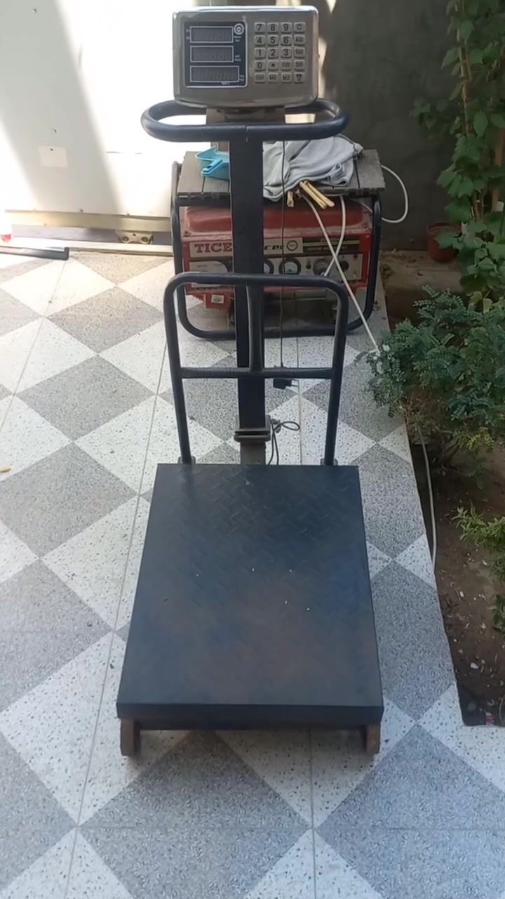ميزان وزن ٦٠٠ كيلو
المكان حله     ٤٥

للستفسار ***********
