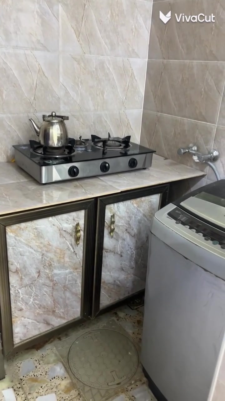 بناء حديث طابق ونص    مساحه ٨٥
واجهه ٦ ونزال ١٤ 
مدخلين 
حي الكوفه  خلف ملعب 
سعر ٧٣
***********

