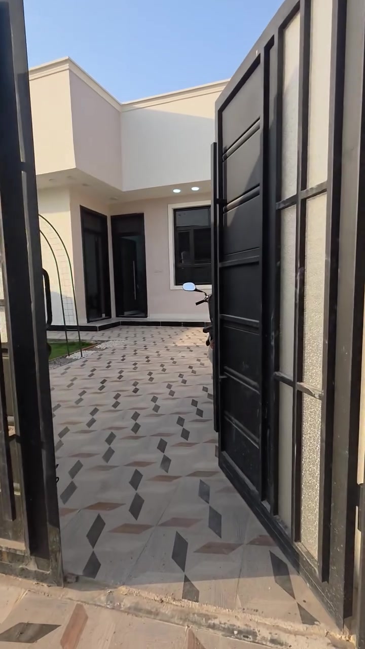 ملاحظه البيت وياه غرفه تركي جديده وسخان وتانكي وماطور جاهز من كلشي مكانه بالطهمازيه خلف المحطه الود البابلي @إشارة @إشارة @

***********
