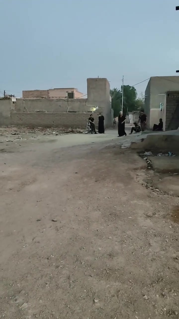 قطعه زراعيه للبيع المكان فرع الثلاجات قريب على التربيه الجديده 100عن الشارع المؤدي شطره ناصريه مساحته 150م 
للاستفسار اكثر ***********
