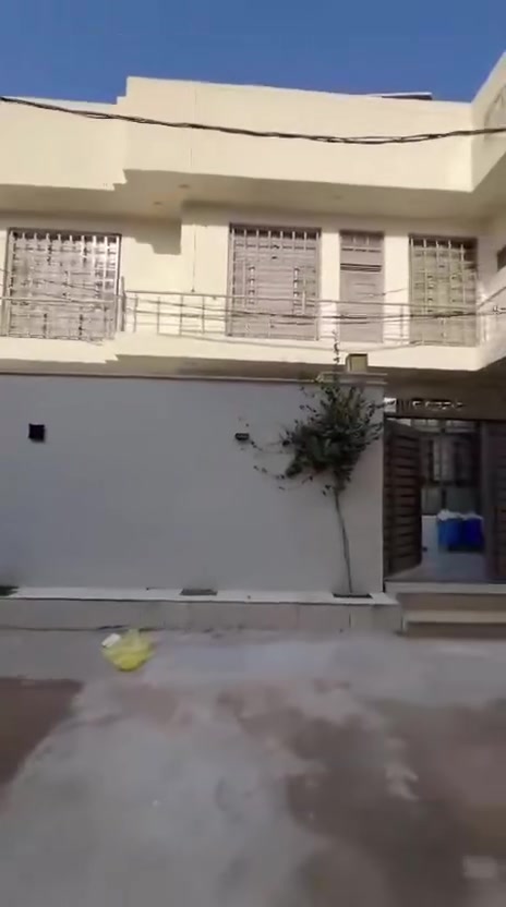 بيت بناء حديث للبيع 200 م اربع غرف اربع حمامات مع منظومه شمسيه
العنوان قرب فندق البارون عمود38
السعر525 وبي مجال 
اي استفسار الاتصال بالرقم
***********
