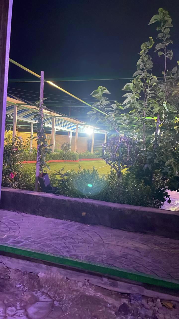 🏠 مزرعه حديثه – حي الجوادين 
📍 النزله الأولى __ نزله الرسول الاعظم

▫️ المساحه__1000متر
▫️ تحتوي ع مسبح/ 7في 3

▫️  تحتوي ع غرفه استراحه /5في 4
▫️تحتوي ع صحيات كامله /
▫️يوجد قطعه بناء البيت داخل المزرعة 
▫️مساحته 400متر ▫️
▫️مكان المزرعه ركن ع شارعين 
▫️متوفره جميع الخدمات ماء وكهرباء
وشارع سبيس

📞الرقم الاول./***********
📞الرقم الثاني ./
***********
        مكتب بركه الصدرين 
لبيع القطع الاراضي والبيوت 
الزراعيه والطابوو
