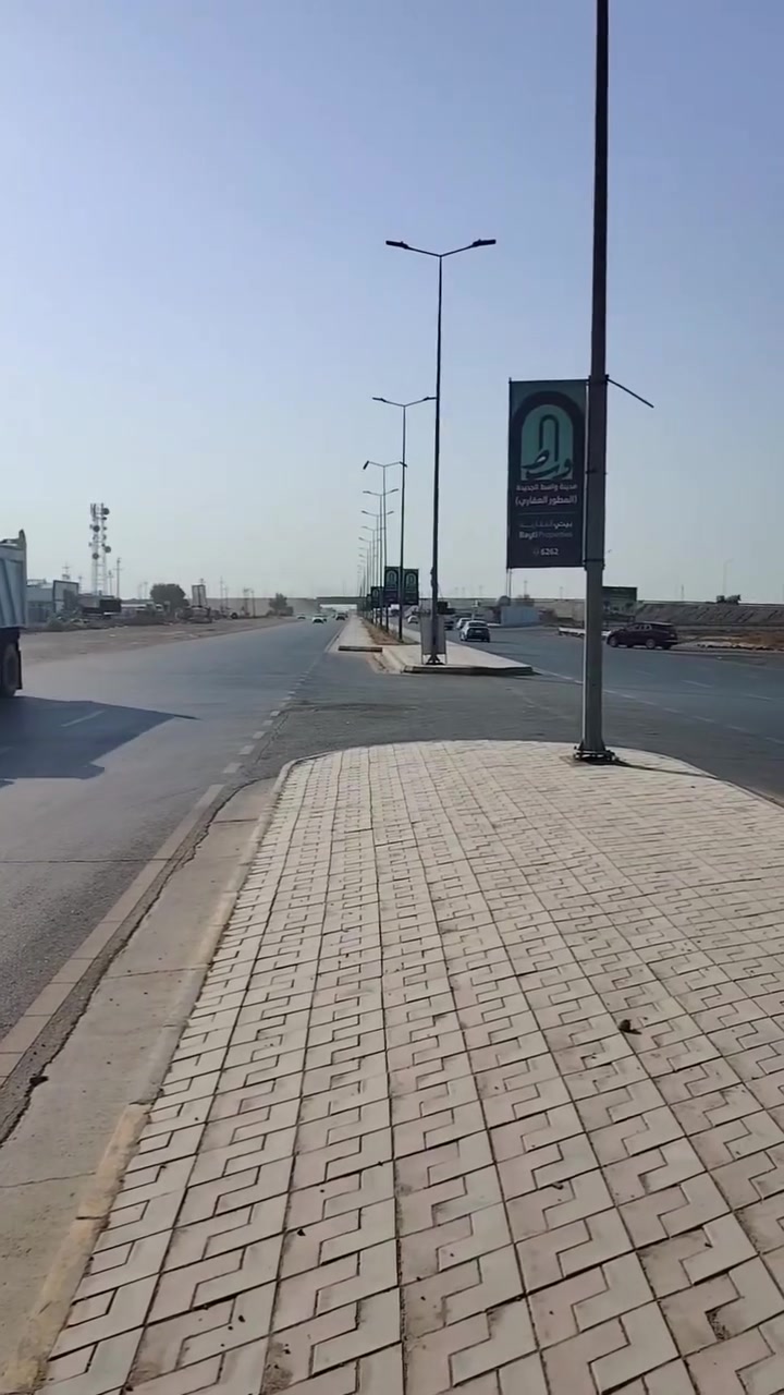 قطعه للبيع في واسط كوت منطقه العامري مساحه 1000 متر شارع 20 متر الوجهه 20 متر النزال 40 متر قريب على شارع ٣٠ متر السعر اتصال على رقم ***********
