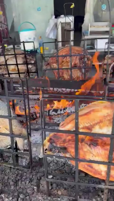 تعلن مطعم ومسكوف كسار 
عن إعلان عن ست مرات شراء سمك او دجاج 
أو تكة دجاج او أجنحة 
مشوي ومسكوف سابع مرة تأخذ مجاني 
وكل مرة أكد على كتابة اسمك لدى الكاشير 
ويدخل اسمك مباشرة 
خانة ضيوف أو زبون دائمي
سابع مرة تأخذ مجاني
ها مو شرط ألا سمك حتى لو مشكل دجاج تكة اهم شي انته ست مرات طلبت من مطعم كسار
للطلب 
***********
يوجد توصيل جميع مناطق كركوك 
أسرى 1000
نصر 1000
عروبة 1500
قادسية 2000
أما مناطق بعيدة 3000
عرفة شوراو وما جاورها
واذا كان سمكتين +
أو دجاحتين +سمك
أو تكة 
كيلون ين 
+دجاج 
توصيل مجاني
