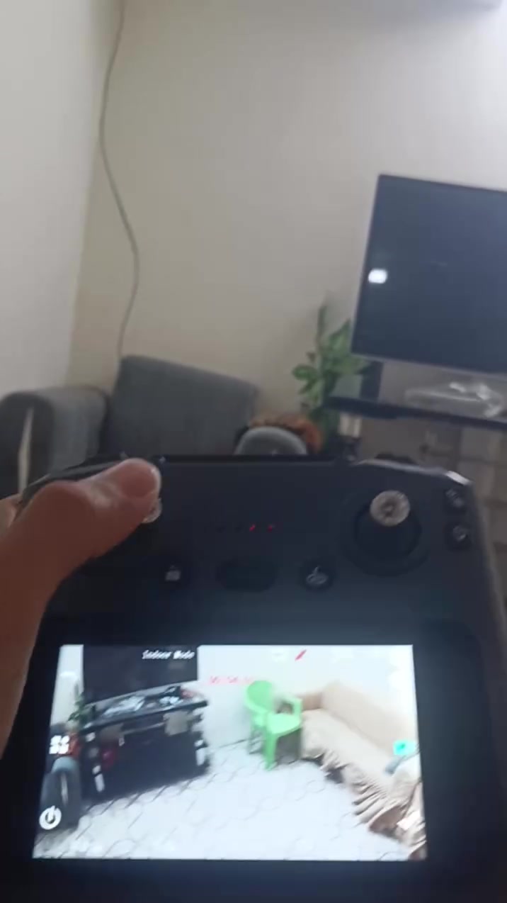 سلام عليكم درون L600 BRO MAX
جديده  لوك  كمبل جوستك شاشه  حساس مانع تصادم بطاريه وحده سعر 200
