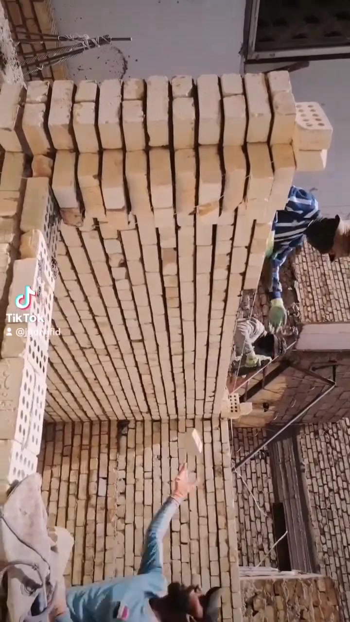 سلام عليكم خلفه بناء متفرغ حالين ناخذ ترميم وتسليم مفتاح ***********
