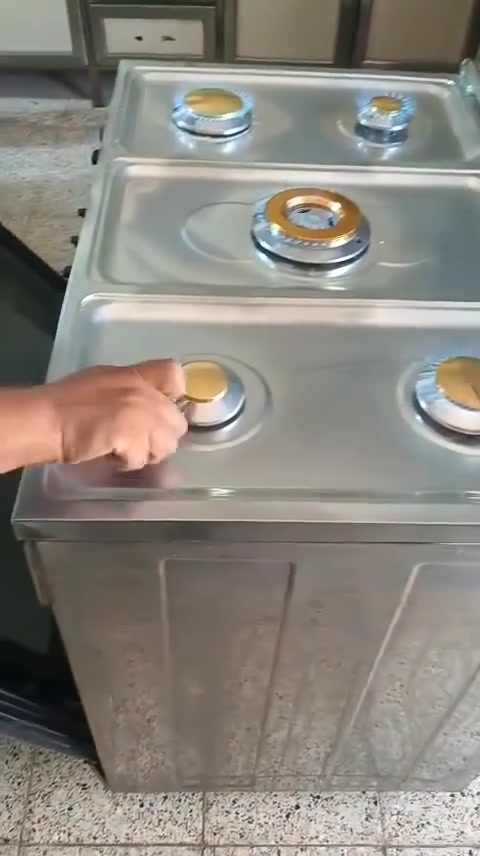 السلام عليكم يوجد صيانه موقعيه جميع أنواع الطباخات تبديل عازل حراري قطع الغيار الأصلي رقم الهاتف ***********
