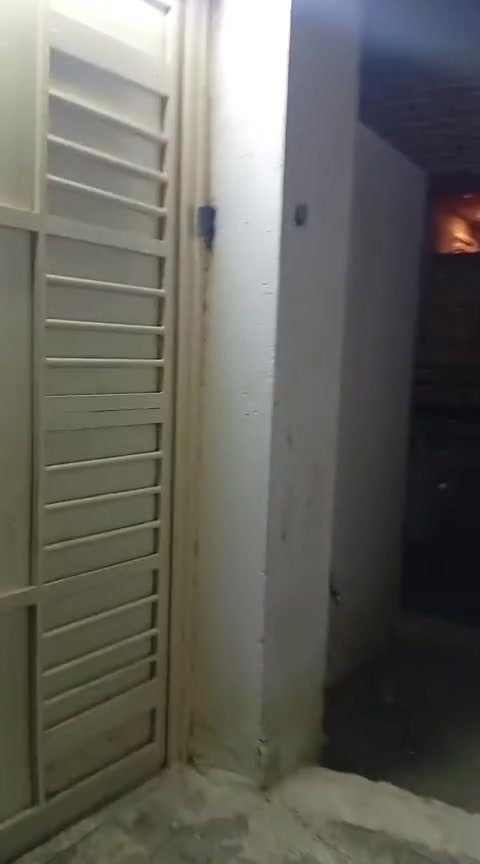 بيت مساحتة 200متر ،حي الصحفيين نزلة الشيخ حبيب ثجيل ،يحتوي على غرفتين وصالة وحمام داخلي وحمام خارجي ومطبخ ودوانية وطارمة جبيرة،السعر 85وبي مجال للأستفسار ***********...او...***********
