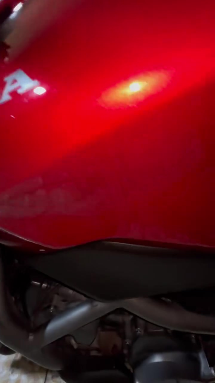 السلام عليكم ❤️
 للبيع هوندا nc700s 2013 ❣️
رقم و سنويه ميسان انكليزي مشروع وطني وين متريد احولك 

الدراجة ما شاء الله عروس معتني بيها كلش و بحالة الشركه 
عليها ادامه كامله حته للبرغي (نوزلات جدد ، بلكات BOSCH جدد ، مجاول جدد ، الثروتل (الجويتر) بحالة الوكاله ، باتري جديد ، فلتر شوته ، فلتر بانزين ،  تانكي يلمع ، ادامه لمنضومة التبريد و المي كامله يعني الراديتر بالجيس ، ادامه لمنضومة البريك كامله ، دسكات امامي و خلفي جديد و بعد اكثر معتني بيها ) 
نوع الزيت المسخدم Addinol full synthitic🩵
نوع سائل التبريد Eurol💚
نوع زيت البريك LIQUI MOLY💙
و شرط الزيوت ما اجيبها اذا مو من الشركة 
بانزين كله محسن لو سوبر 🧨
تخم تاير جديد Scorpion Attack 
الإضافات الي عليها 👇🏻
اكزوست اكرا اصلي صوتها كلش حلو و البلاديه موجوده ❤️
عدسه زنون ام المروحه ❤️
يدات رياضيه مريحه ❤️
يدات بريك رياضيه ❤️
لدات مخفيه بلون احمر اسفل الدراجه ❤️
اشاير BMW لد (اشاره لكزز + لد احمر ترحيبي + ثابت)❤️
كشن تصميم خاص من المبدع cover bike 🧨

شباب الدراجه مصروف عليها كلش هواي بس الكشن ب 150 الف 🧨 و متعوب عليها اكثر  بعد و ابد ما متعوبه ماشيه 55الف 

شباب الدراجة نازله من السنتر و حالياً عارضها للبيع مكاني زيونه 
سعرها 40 $ و بيها مجال للطيبين رقمي *********** مابي واتساب و *********** بس واتساب 
اعتذر على الاطاله ❤️
