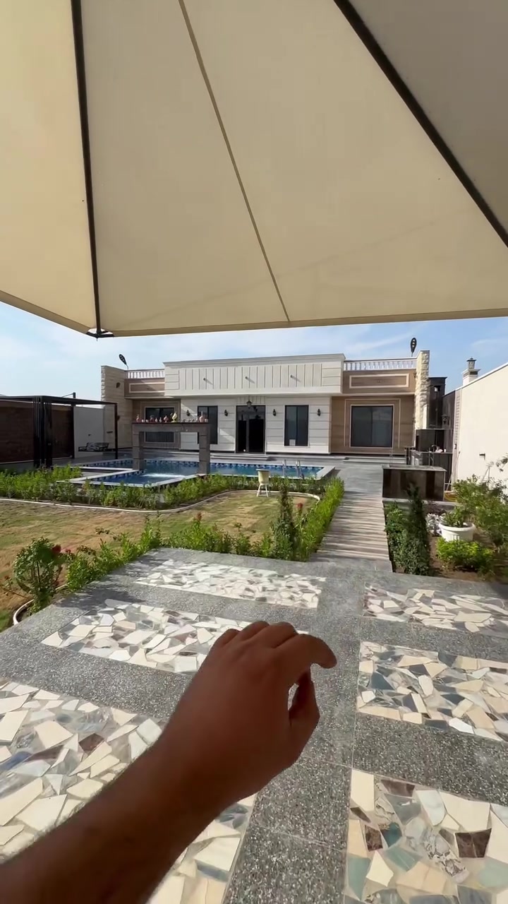 فيلا فاخرة للبيع  في  #المكاسب🏡✨

فيلا مميزة على مساحة 700 واجهه 19 متر، تجمع بين الفخامة والمساحات الواسعة:

• 2 غرف نوم ماستر 🛏️
• مسبح + 🏊‍♂️ جلسات خارجيه
• حديقة خارجية بمساحة كبيرة 🌿
• صالة
• صالة العاب 
• نظام صوت داخلي وخارجي 🔊
• تصميم راقٍ ومساحات واسعة ومتكاملة

📞 للاستفسار والتفاصيل:
***********
***********
