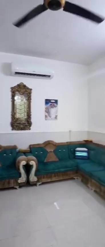 سلام عليكم بيت للبيع مساحة 150 واجهة 10 نزال 15 بشارع سالم بصف الركن ثاني بيت البيت طابقين طابق اول غرفة 4 في5 + مطبخ+صحيات+ صالة 5في5 +مضيف 13النزال والعرض 5 +صحيات مال مضيف اما طابق ثاني نضام شقق ثنين وحدة كاملة وثانية هيكل لتواصل على رقم الهاتف ‏‪***********‬‏   
منطقة منجم..اني مكلف بالنشر
