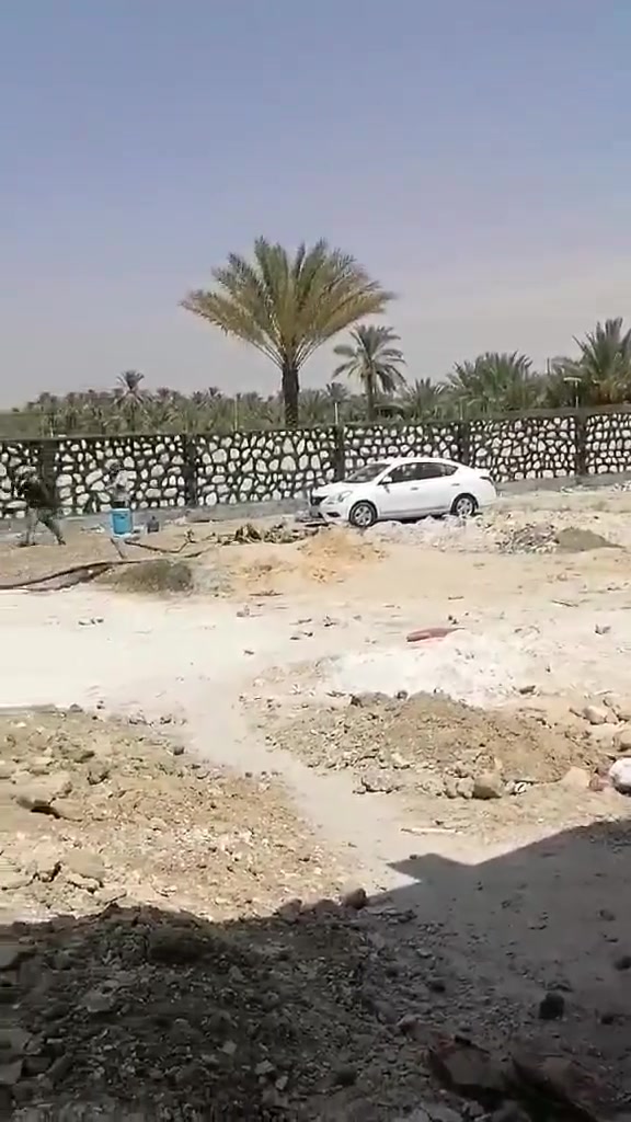 السلام عليكم ورحمه الله وبركاته 
تم بحمد الله اكمال سياج مع بيت في محافظة بابل ان شاء الله ينال اعجابكم طبعا البيت مصبوب وملبوخ 
ابو قاسم لبناء الحجر كرسته وعمل 
***********
@إشارة
