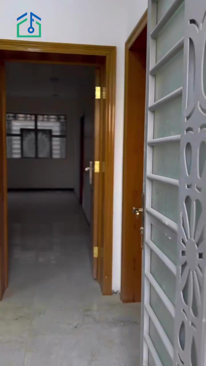 🔥 فرصة استثمارية بموقع تجاري مهم جداً!

🏡 بيت بمساحة ٣٠٠ متر ضمن مجمع بيتي السكني
ومعه محلين للإيجار على موقع حيوي وتجاري مميز.

📍 الموقع على شارع المجمعات
📌 مقابل مجمع الأميرات الثاني
كود ١١٥

✨ موقع مناسب للسكن والاستثمار، وحركة تجارية مستمرة.

إذا تبحث عن عقار بمساحة كبيرة وموقع تجاري قوي، هاي الفرصة تستحق المشاهدة 👌 

💡 للسعر راسلنا بكلمة " مفتاح " وتوصلك التفاصيل كامله

📱للإستفسار الاتصال على الأرقام
***********
***********
0783827299

🚗 أو مراجعة شركة المفتاح للإستثمارات العقارية
شارع المجمعات عمود 54 - مجمع الكرار السكني - بلوك 2 دار 3

#العراق🇮🇶 #النجف #النجف_الأشرف #النجف_الاشرف #النجف_مدينتي 
#عقار #عقاري #عقارات #استثمار #استثمار_عقاري #ترند #ترندات #اكسبلور_ضيفونا #ريلز #مجمع_سكني #مجمعات_سكنية
