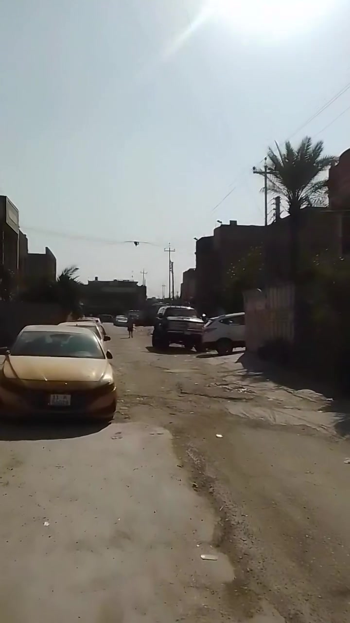 دار للبيع في حي أور طابقين نضيف جدا موقع ممتاز قرب الشارع العام والسوق وجامع الفردوس المساحة 150م اربع غرف نوم واجهه 7ونص نزال عشرين للاستفسار ***********
