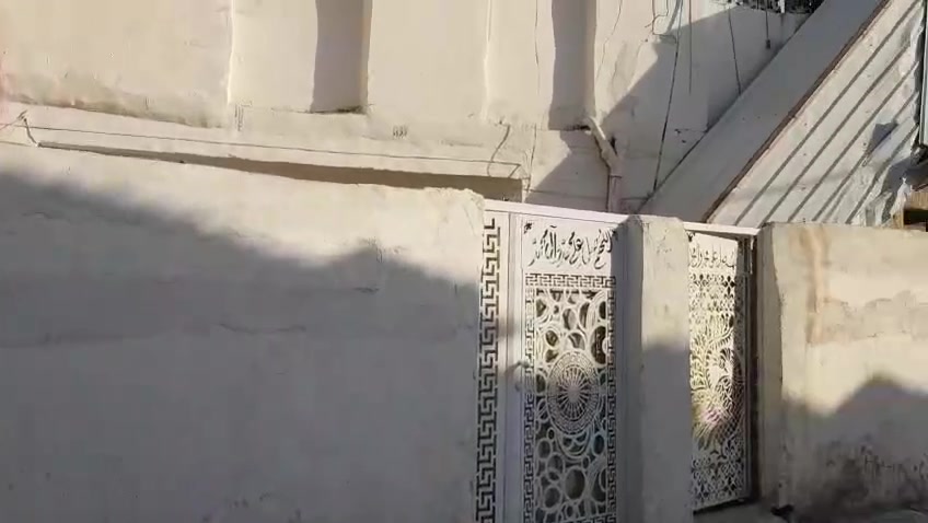 للبيع بيت في حي الوحدة 
180 متر طابقين 
غرفتين نوم وصحيات فوك والطابق الارضي غرفة ومطبخ وهول واستقبال وصحيات داخلية وخارجية 
السعر 95 
للشراي الاتصال *********** واتساب 
@إشارة
