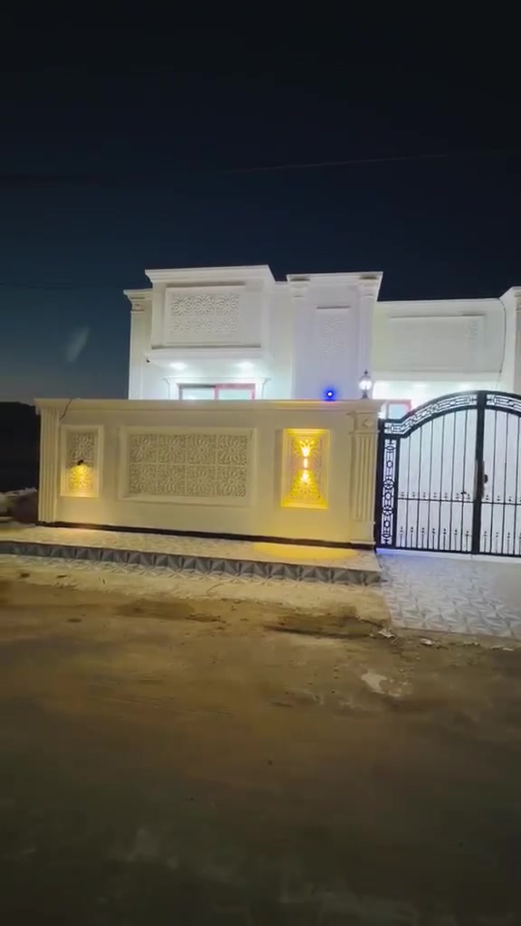 � للبيع بيت 200م² في مجمع الجامعة النموذجي
📍 مجمع الحاج حيدر الحاج هندي – حي الجامعة.

🔹 استقبال
🔹 صالة
🔹 مطبخ حار وبارد
🔹 غرفتا نوم
🔹 بناء ممتاز وتشطيب فول، والمواد المستخدمة واضحة جودتها من أول نظرة.

✅ الخدمات متكاملة 100%:
⚡ كهرباء
💧 ماء
🚰 مجاري
📹 سيكيورتي وكاميرات مراقبة
🧹 شركة تنظيف
🔌 مولد أهلي

📌 الموقع: حي الجامعة
منطقة راقية وسكانها معروفون ومرتبون، والمجمع من المواقع المميزة للسكن والاستثمار.

💰 فرصة ممتازة قبل ارتفاع أسعار مواد البناء وارتفاع الأسعار.
إذا تفكر تشتري وتسكن بدل الإيجار، توكل على الله وخلي البيت إلك 🏠❤️

📞 للاستفسار والتواصل:
***********
