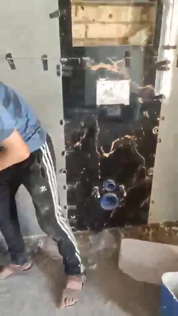 السلام عليكم أبو مالك خلفا سيراميك جدران وأرضية بورسلين ومرمر مصري ومعي كادر شغل مسابح تنفيذ مغاسل شغل درجة أولي تيبر ويوجد كادر لبخ تصفير جدران ***********بي واتساب اتصل وتدلل
