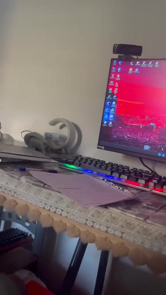 السلام عليكم pc للبيع تجميعه كامله
مواصفات
Mathboard B460M Gigabyte
Intel core i5 10400F
GTX1660ti Asus
RAM 16 g rgb
Power supply 600W corsair
Cas Antec
HHD 1t C 250g
وكيبورد وماوس وسماعه ومايك ومكسر وشاشه 180hz ويوبي اس مكاني بغداد *********** سعرها
850 وبيهه مجال
