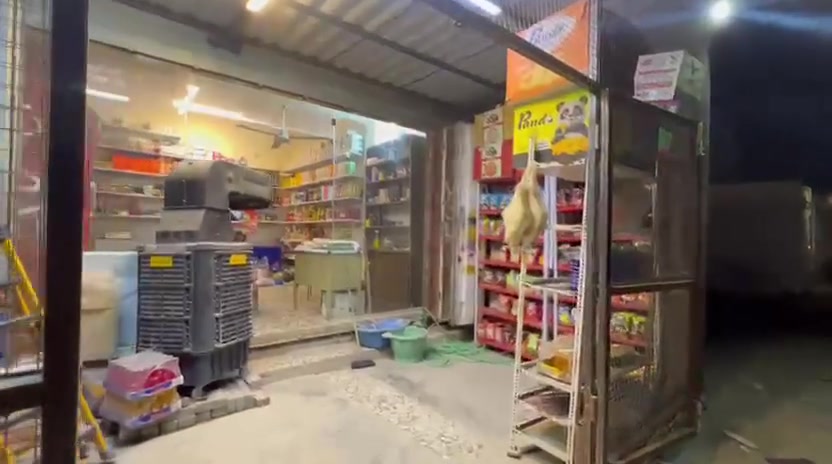 ااسواق للبيع في الرئاسة شارع 20 شارع ام البنين سبب البيع اني طالب جامعي وما جاي اگدر اوفق بين المحل والدوام دخل الاسواق من 350الى400باليوم تحتوي على 3مجمدات 2شركات وحدة الك وتحتوي على 5عارضات مبردة ماطور ماء سفينة رفوف ومسواگ الاسواق شغالة يحتاجلهة مسواگ بعد حگ 500 الف تقبط للاخير بيهة مسواگ ب3مليون واليشتري يجي يجردهن ورقة وقلم وسعر الغراض 4ملايين ونص شامل حتى القمرية والجام خانة وكل محتويات الاسواق للعلم ايجار 150 سحب 150 للاستفسار ***********
