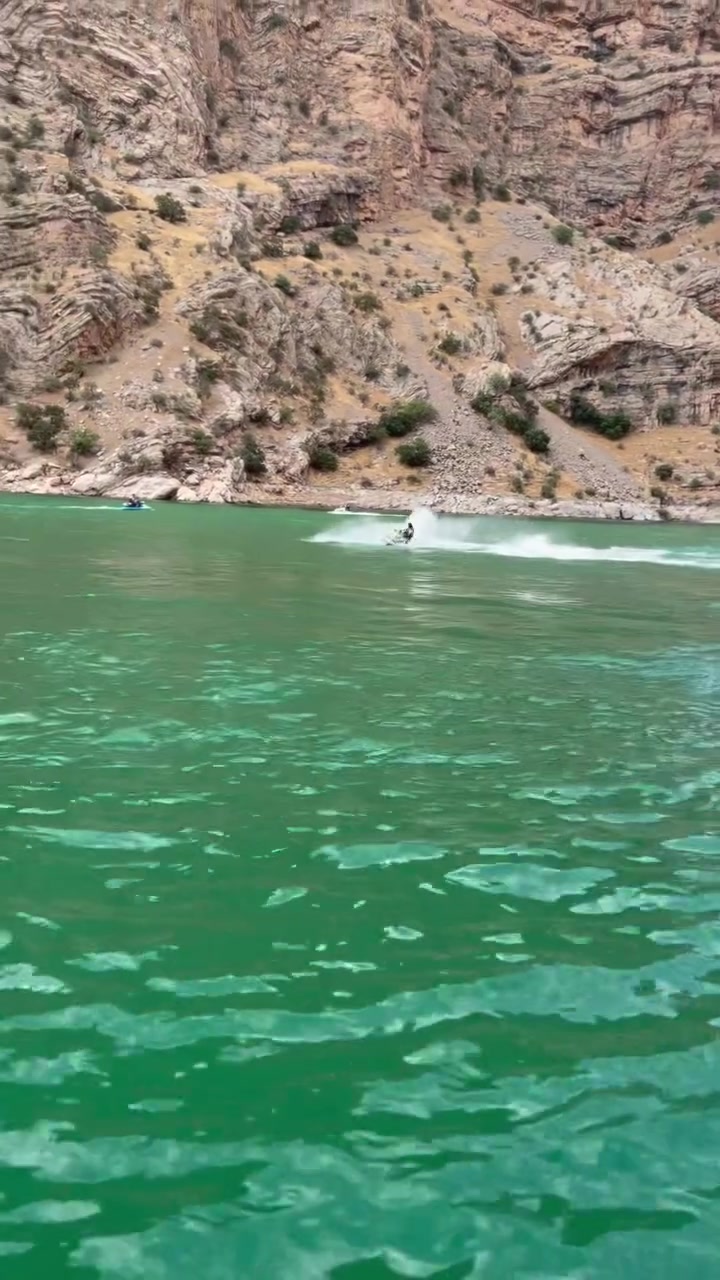 أهلاً بكم جميعاً، نعرض لكم اليوم جيت سكي (Sea-Doo) موديل 2014 بقوة 260 حصان بحالة ممتازة وخارقة للبيع.
الجيت سكي ماشاء الله قمة في النظافة وبحالة الشركة، ماشية 74 ساعة فقط والمحرك كَبْس لم يُفتح أبدًا. معدلة وجاهزة للسرعة والأداء العالي حيث تحتوي على برمجة عقل Stage 2، إكزوزت RIVA Racing، وبوشة وبروانة SOLAS. السعر مناسب جداً ومغري، ولمعرفة السعر وكافة التفاصيل يرجى إرسال رسالة عبر الواتساب ونحن بخدمتكم دائماً 🩵🔉. *********** +***********
.

سڵاو لە هەموو هاوڕێیان، ئەم جێتسکی سی-دوو (Sea-Doo) مۆدێل 2014 بە هێزی 260 ئەسپمان بە شێوازێکی زۆر نازدار و خاوێن هێناوە بۆ فرۆشتن.
ماشەڵڵا لەسەر دەقی شەڕیکە ماوەتەوە و تەنها ٧٤ سەعات کاری کردووە، مەکینەکەی کەپسە و پێداویستیی بەرزکردنەوەی هێزی لەسەرە بە عەقڵی Stage 2 و گزۆزی RIVA و بوش و پەروانەی SOLAS. نرخەکەی زۆر زۆر گونجاوە، بۆ زانینی نرخ و هەر تەفاسیلیەک بەخۆشحاڵییەوە نامە بۆ واتساپ بنێرن و لە خزمەتتاندام 🩵🔉. *********** +***********

