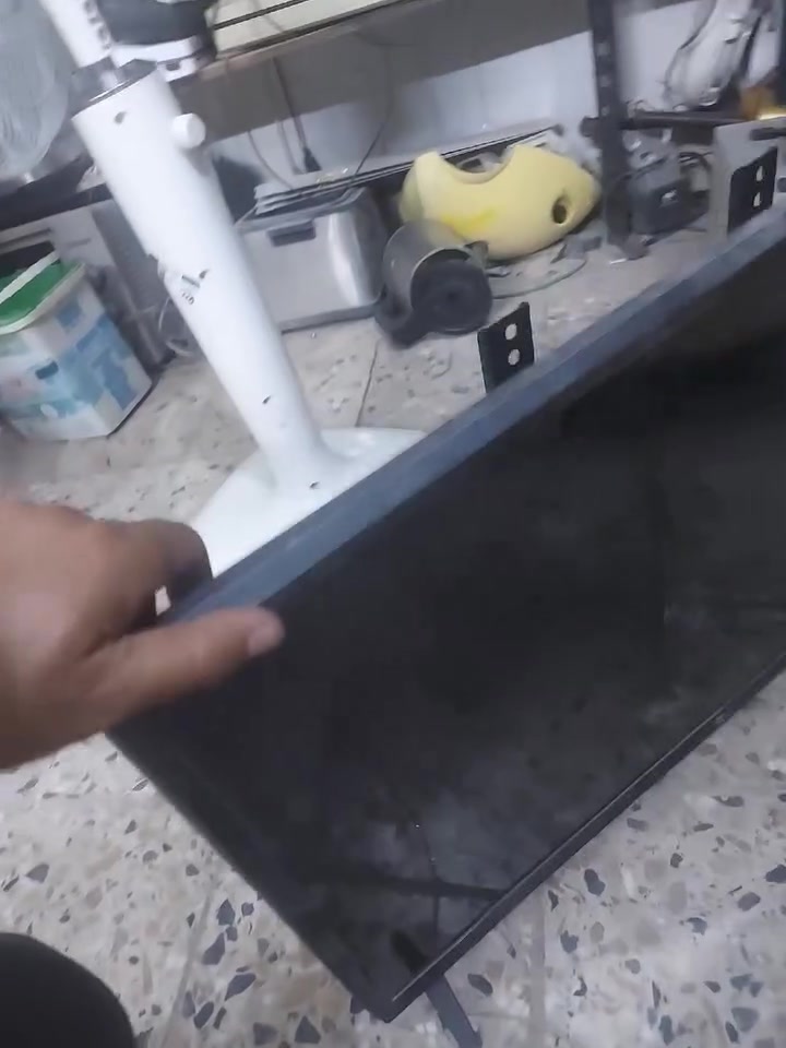 للبيع شاشةLG كوريه الأصلية مامصلحة بدون نت حجم ٣٢ مكاني النجف الرقم /***********

