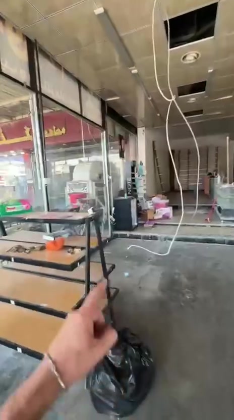سلام عليكم
محل كبير للاجار يصلح مجمع في السوق الشعبي لحي العامل (الفلكه) 
مع محتويات للمحل للبيع للمؤجر
1/جام خانه كامله
2/سقف حديد على طول الطارمه
3/سقف ثانوي
4/المحل مؤسس كهرباء كامله نظام بوري
مع خط ذهبي
5/ماطور ماء مع تانكي كبير
6/درج حديد خلف البنايه
7/ تأسيس منظومة كامرات كامله يعني توصيلات الوايرات كامله بس اتضيف الجهاز والكامرات
للاستفسار الاتصال على هذه الارقام
***********
***********
سيد صادق
