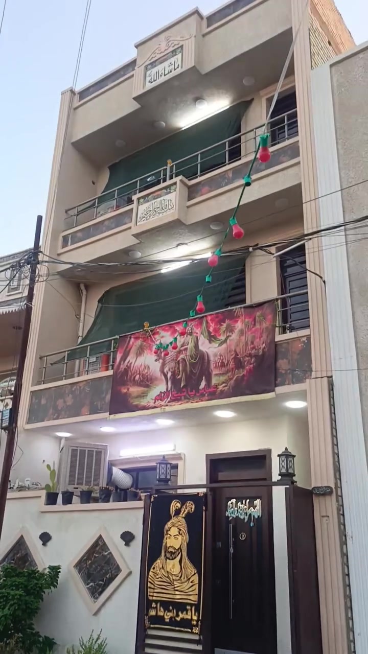 🏡للبيع – دار سكنية بناء حديث
📐 المساحة: 66م²

🔹 يتكون من:
* 3 غرف نوم
* استقبال
* مطبخ
* مدخلان

✨ المواصفات:
* بناء حديث
* تشطيبات نظيفة جداً
* جاهزة للسكن
* موقع هادئ وشارع تبليط

📍 الموقع: السريدات الجديده مربع ثاني قرب اسواق الملاك سنتر بيت جديد 

📞 للاستفسار :***********
