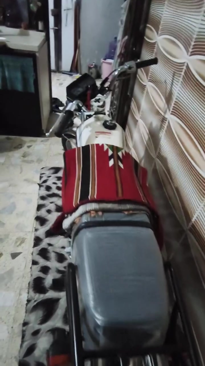 سلام عليكم دراجه اربعه كير لبيع موديل ٢٦ طالعه بشهر ٨ مكفول من كلشي ٣ أحرف باب أول أوراق سكنر بسمي تجي تفحص وتشوف سعره ٧٨٠ ألف بيه مجال حك جيه ***********

