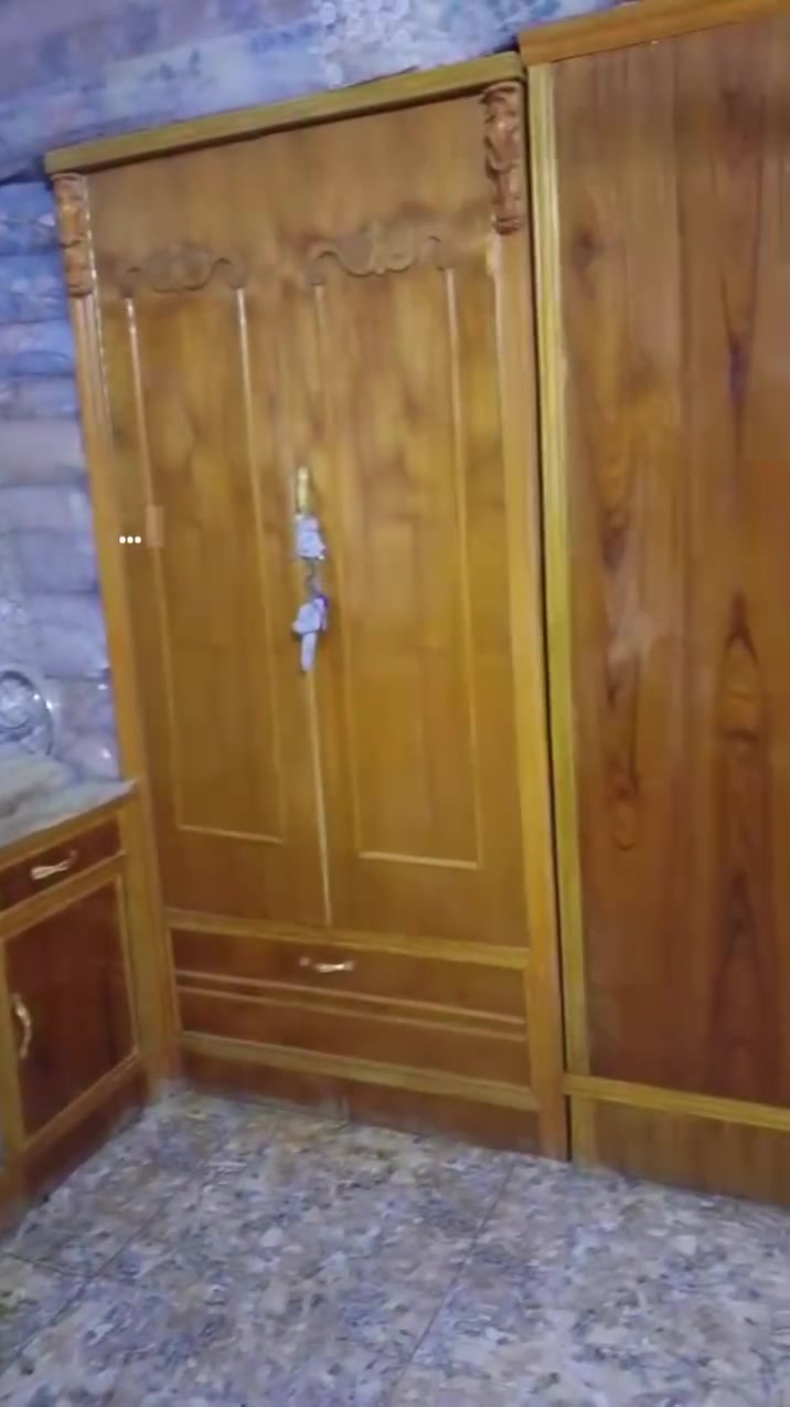 سلام عليكم غرفت نوم او (اخشاب) البيع سعر 950 المكان فنديه الستفسار نتصل على *********** او خاص
