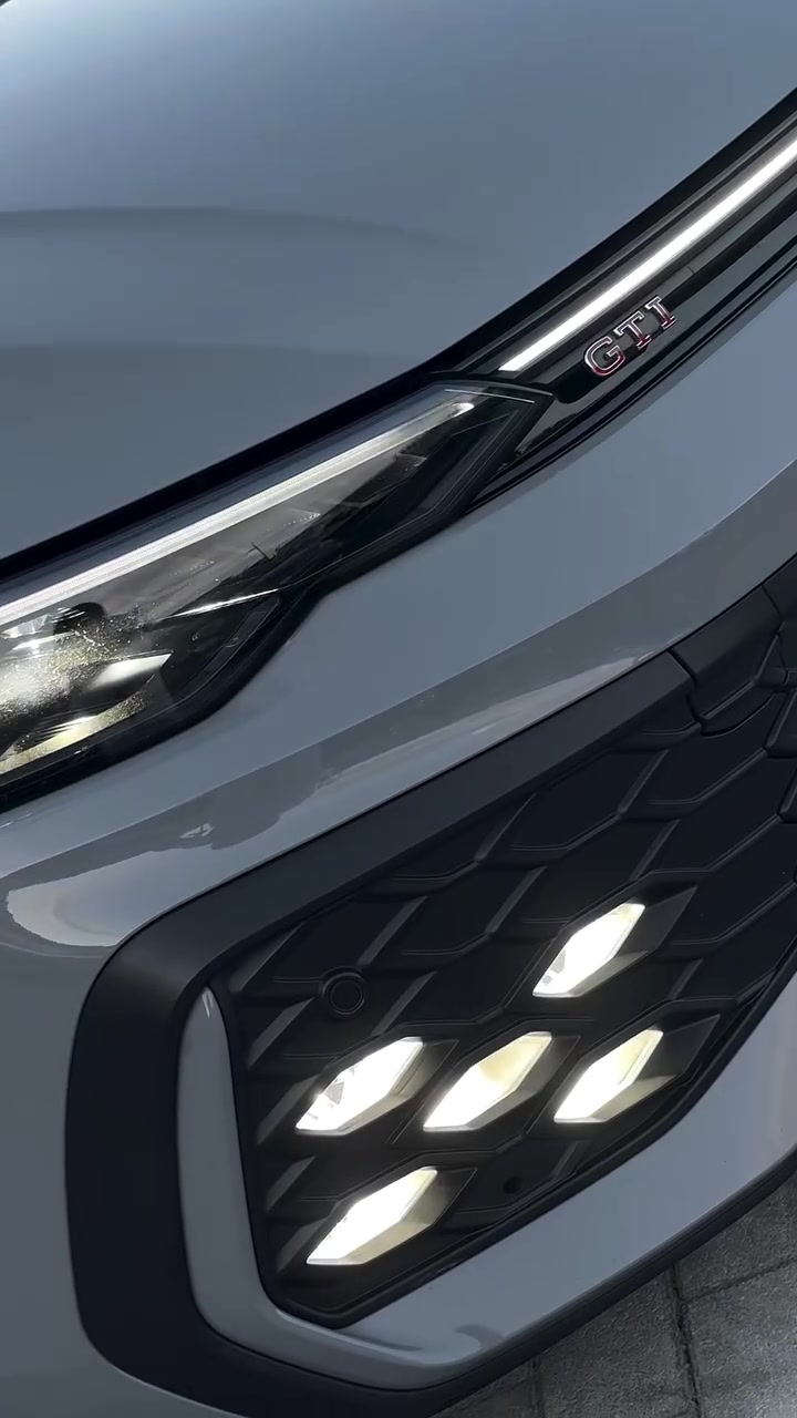غولف GTI • فولكس فاجن • واتس
