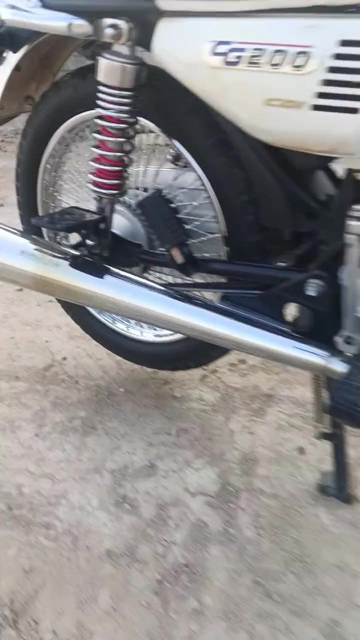 🏍️ للبيع دراجة SUNGLING موديل 2025
دراجة سونگلنگ موديل 2025 للبيع، نظيفة جداً 😁
🔹 أوراق سكنر
🔹 المكينة نظيفة وتشتغل تمام
🔹 الدراجة جاهزة للاستخدام وما تحتاج صرف
🔹 التواير والهيكل بحالة جيدة
🔹 بيها إضافات وإنارة وشاشة
🔹 الاستخدام شخصي ومحافظ عليها
💰 السعر: 650 ألف دينار قابل للتفاوض بالمعقول
📍 المكان: ذي قار قضاء الرفاعي  . ومكفولة من كلشي 🚴‍♂️
للتواصل الاتصال على الرقم. ‏‪***********‬‏
