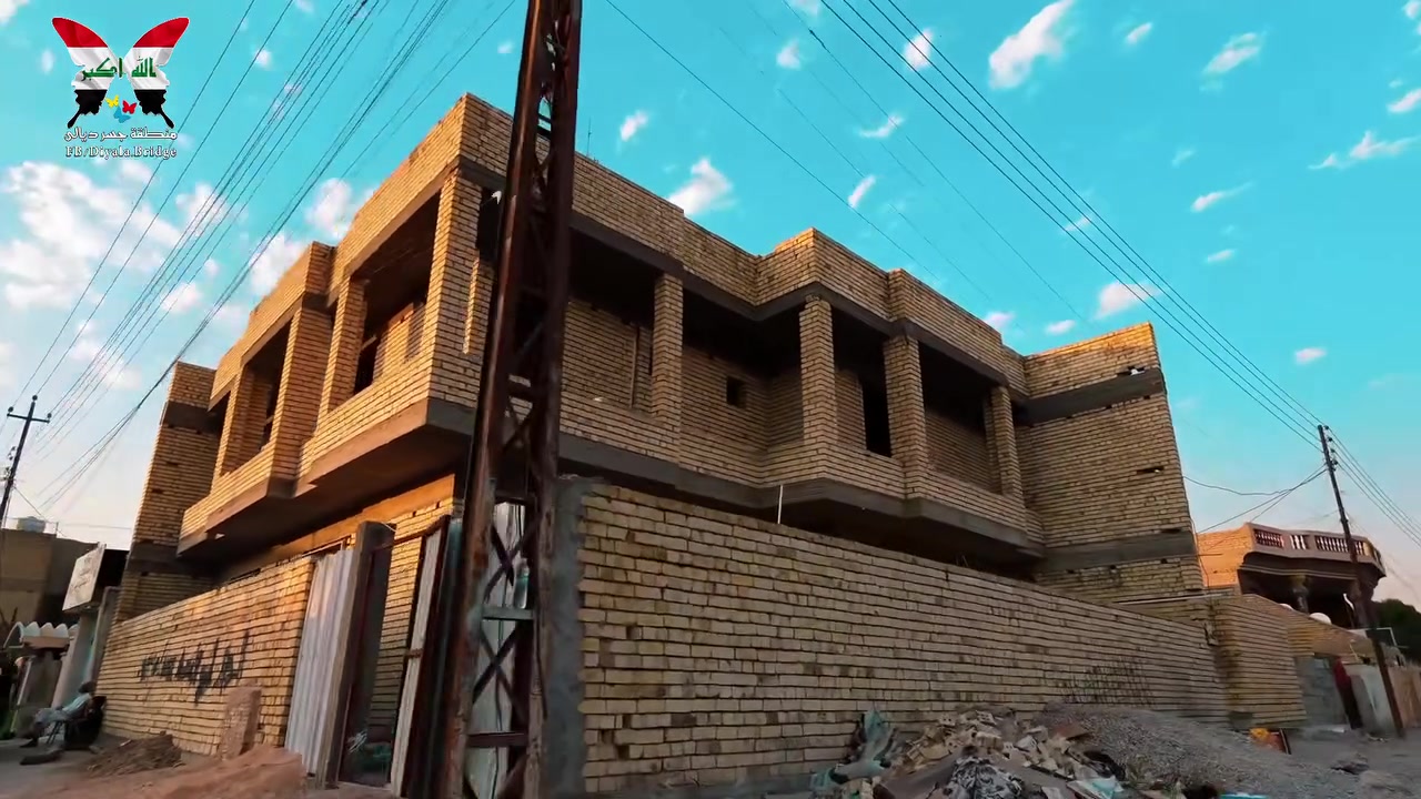 بيت للبيع قيد الأنجاز 
الطابق الاول نسبة 80% و الثاني و الثالث نسبة 50%
للتواصل بشكل مباشر مع صاحب البيت على الرقم التالي :
***********
التفاصيل 👇
⭕️ الطابق الاول : استقبال مع حمام ضيوف و صالة و مطبخ حار بارد و غرف نوم عدد اثنان و كراج سيارة و حديقة داخلية فيها شلال و حديقة خارجية و مجموعة صحيات و منور عدد واحد
⭕️ الطابق الثاني : غرف نوم عدد أربعة منها غرفتين نوم ماستر سويت و صالة و مجموعة صحيات و منور عدد واحد
⭕️ الطابق الثالث : مخزن عدد اثنان مع السطح 

🏠 العنوان : بغداد / منطقة جسر ديالى القديم / قرب خدمي الطاقة / قرب خدمات سيد رعد للأنتريت
