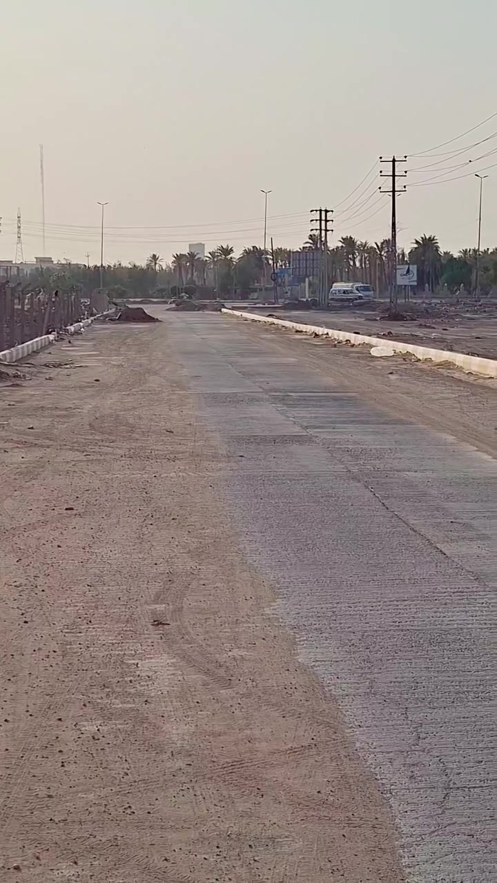قطعه ارض في منطقة التقيه 
مقاطعة 28 
خلف بيت القائد وحي الضباط 
ومقابله لدور السادة القضاة 
المساحة 369م واجهة 12م 
على شارع بعرض 20م 
عنوان المكتب _ حي الجزائر _ الشارع الخدمي 
***********
***********
