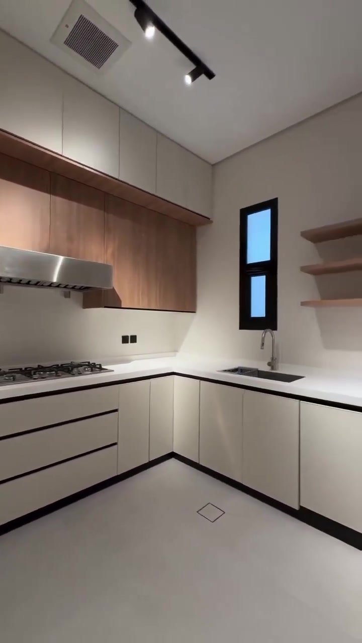🍳 سيدة البيت تستحق الأفضل... مطابخ تركية تجمع بين الفخامة والتحمل العالي!
المطبخ هو قلب البيت، وجماله يكتمل بتصميم ذكي وخامات تتحمل الاستخدام اليومي الشديد. في معمل المنتظر للألمنيوم والـ PVC، نقدم لكِ أحدث تشكيلات المطابخ التركية المصممة بأعلى معايير الإتقان والجودة.
✨ لماذا تختارين المطبخ التركي من معمل المنتظر؟
💎 خامات تركية أصلية مقاومة للماء والحرارة: هياكل ألمنيوم وواجهات تركية معالجة خصيصاً لمقاومة الرطوبة، البخار، وعوامل الاستهلاك اليومي دون أن تفقد بريقها.
🎨 تصاميم عصرية وألوان ساحرة: تنوع واسع بين الألوان اللامعة (High Gloss) والمطفأة (Matt)، مع ملمس ناعم وسهل التنظيف ومقاوم للخدش.
🛠️ إكسسوارات وآليات حركة تركية: مفصلات ومجرى سحاب مزودة بنظام الإغلاق الهيدروليكي الناعم (Soft Close) لمنع الصدمات وضمان عمر أطول للمطبخ.
📐 استغلال ذكي للمساحات: تقسيمات داخلية حديثة (رفوف متحركة، أدراج تنظيم، وحدات زاوية) لتستفيدي من كل سانتمتر في مطبخك بأفضل طريقة.
🔒 متانة لا تتأثر بالزمن: أرفف متينة وهياكل صلبة لا تتأثر بالأوزان الثقيلة ولا تعاني من مشاكل الحشرات أو الانتفاخ مقارنة بالخشب التقليدي.
معمل المنتظر... نحول رؤيتك للمطبخ المثالي إلى واقع يعيش معكِ العمر كله.
التواصل ☎️[‏‪***********‬‏]
