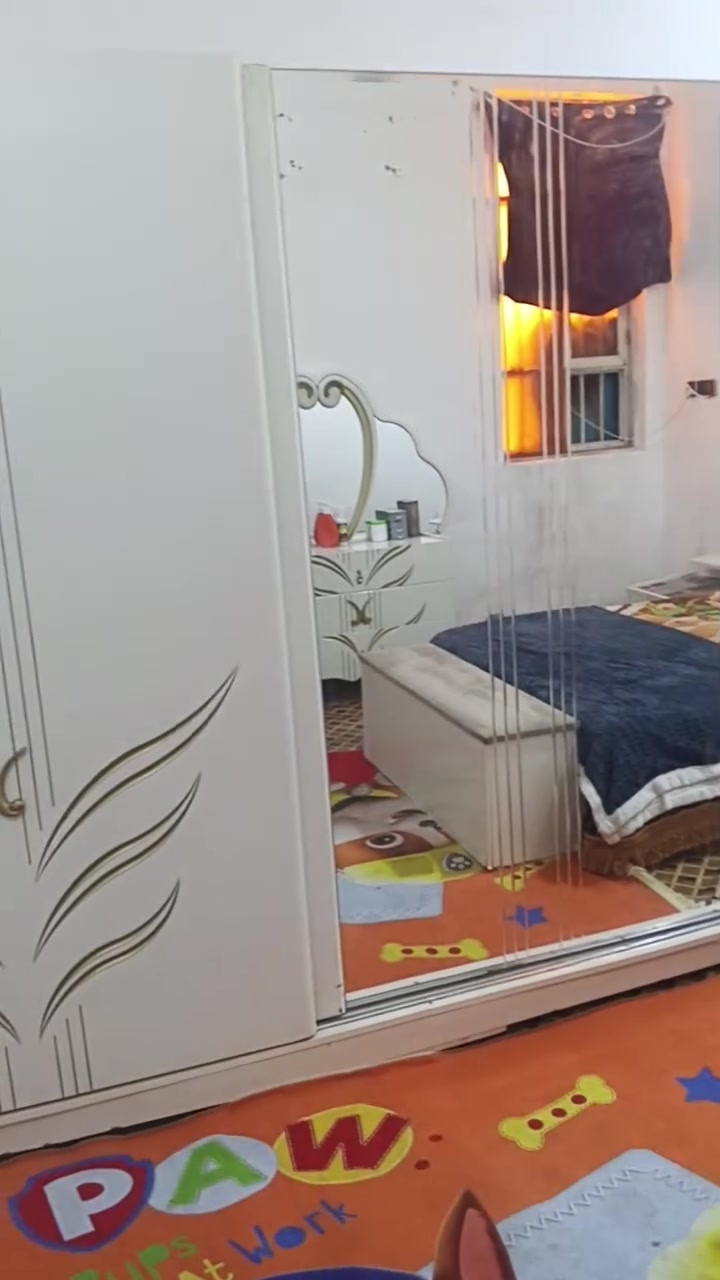 السلام عليكم غرفه ايطالي للبيع نضيفه كلش هيه ودوشك السعر 650وبيها مجال مكان ناصريه ***********
