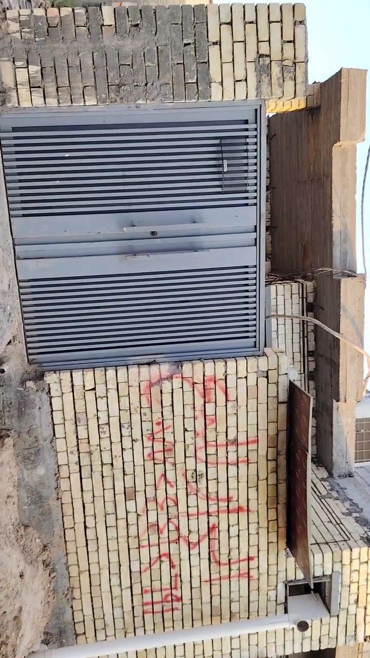 سلام عليكم  بيت رهن ب 20مليون مده سنه وقابل لتجديد مع غراض لبيت 100متر سند 25 بلحر الصغير بشارع المستوسف بناء جديد صاره 3اشهر من كمل اتصال ***********
***********
سيد خالد

