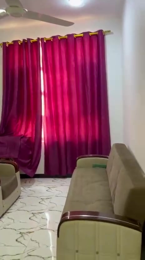 شقة للإيجار حي الجامعة  جديده غرفتين وصالة ومطبخ كبير ومجموعة صحيات سعرها ب٣٠٠
للاستفسار ***********

على شارع عشرين الوسطي
