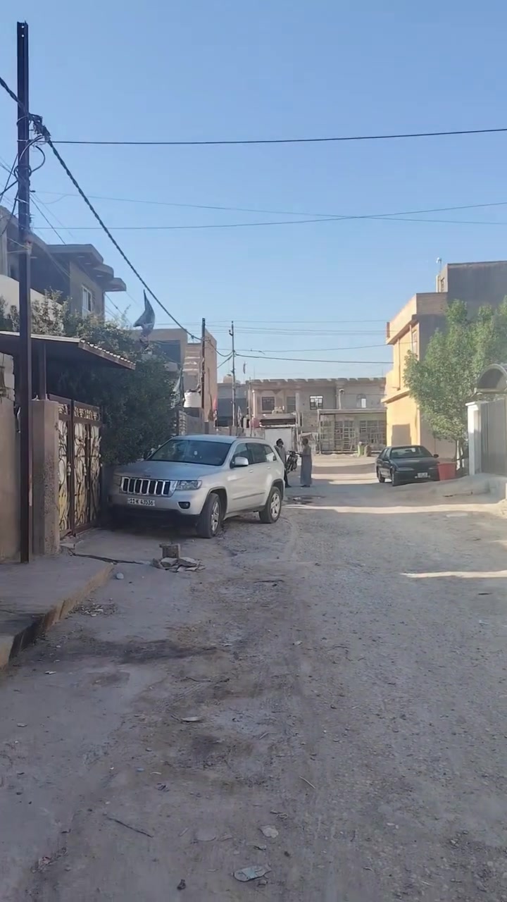 بيت حي الحسين مساحة 200م بناء بلوك وثرمستون كما موضح بالفديو سعر اتصال على رقم *********** مراجعه مكتب مسعودي سعر 115 بيه مجال
