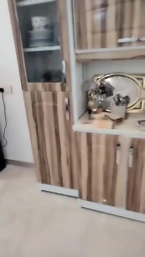 مساءً الخير. 
للبيع كاونتر نضيف 80٪
كما موضح بل فيديو  امفصل وثكيل وحلو 
سنكك مابي 
عارضة ب500
***********
