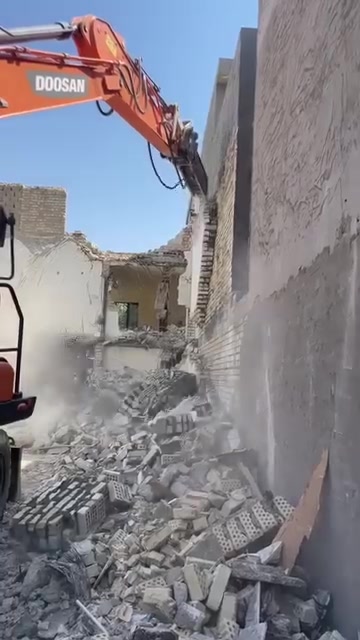تفليش الدور ورفع الانقاض بموادة فقط وتعديل الارضيه مع تحياتي للجميع ***********
