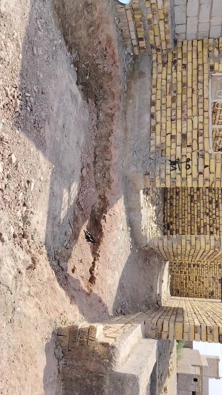 السلام عليكم بيت هيكل كامل بناء سند 25حي الميكانيك عن الشارع 500 متر للاستفسار الاتصال على الرقم ***********
